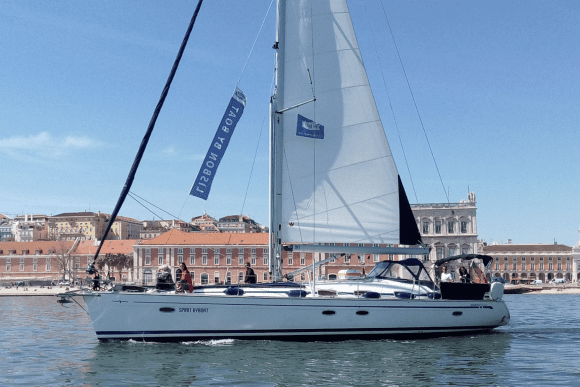 private boat tours lisbon